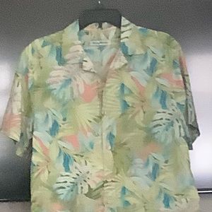 Tommy Bahama Hawaiian shirt
size s/p
used like new